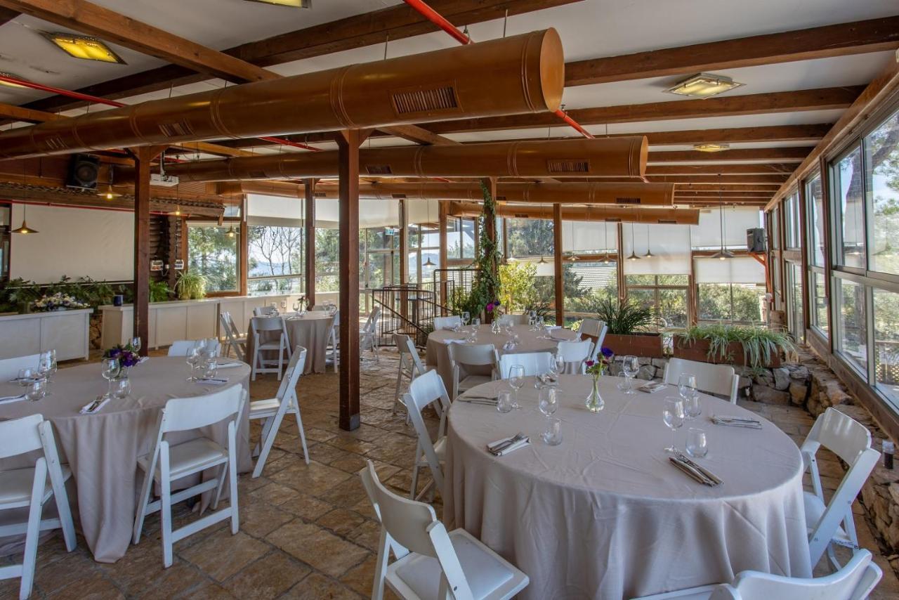 Logos Hotel In Yad Hashmona Bagian luar foto