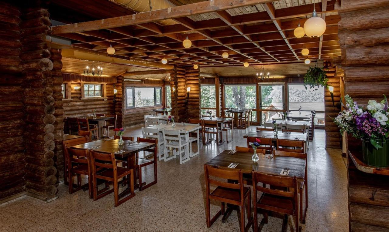 Logos Hotel In Yad Hashmona Bagian luar foto