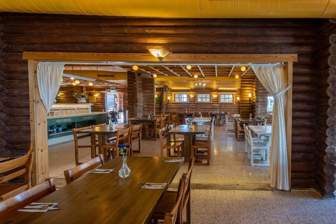 Logos Hotel In Yad Hashmona Bagian luar foto
