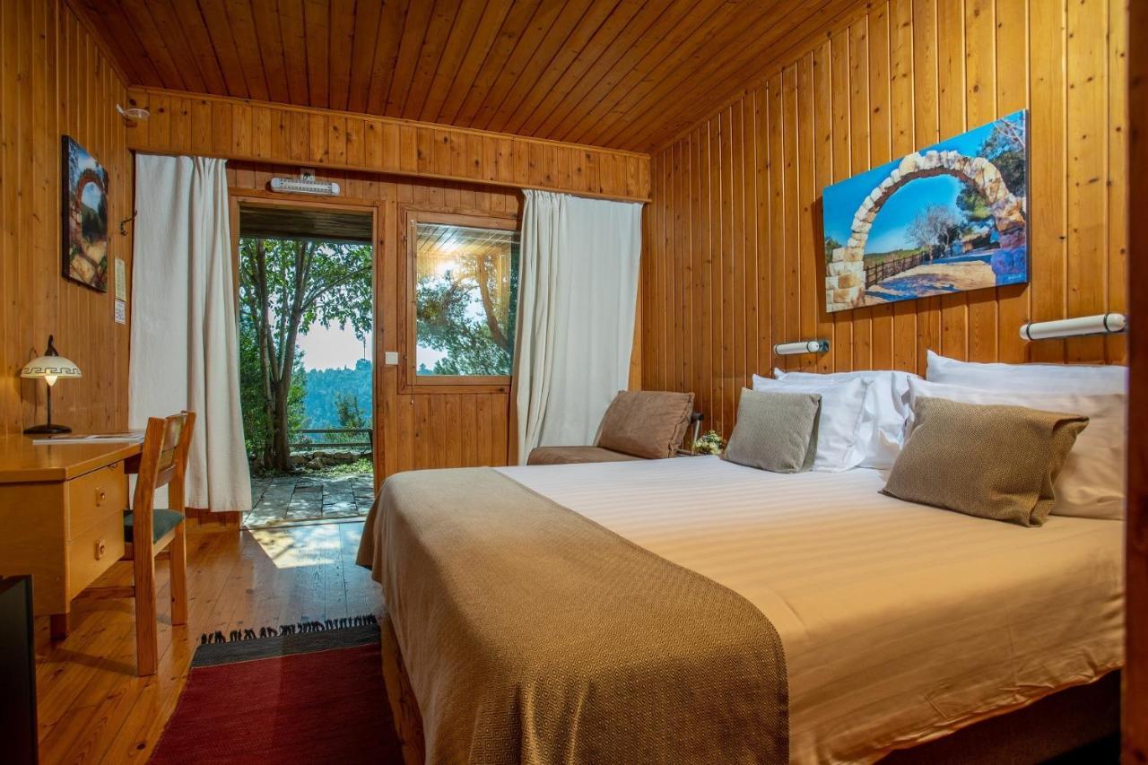Logos Hotel In Yad Hashmona Bagian luar foto