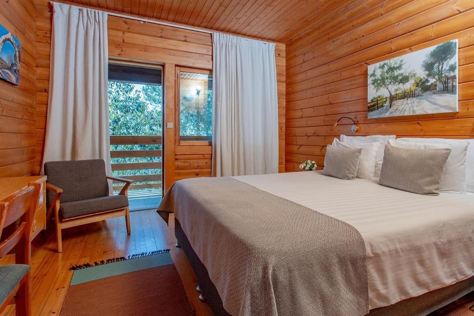 Logos Hotel In Yad Hashmona Bagian luar foto
