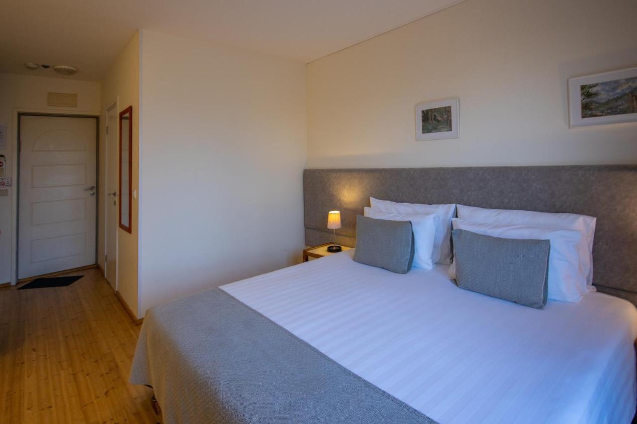 Logos Hotel In Yad Hashmona Bagian luar foto